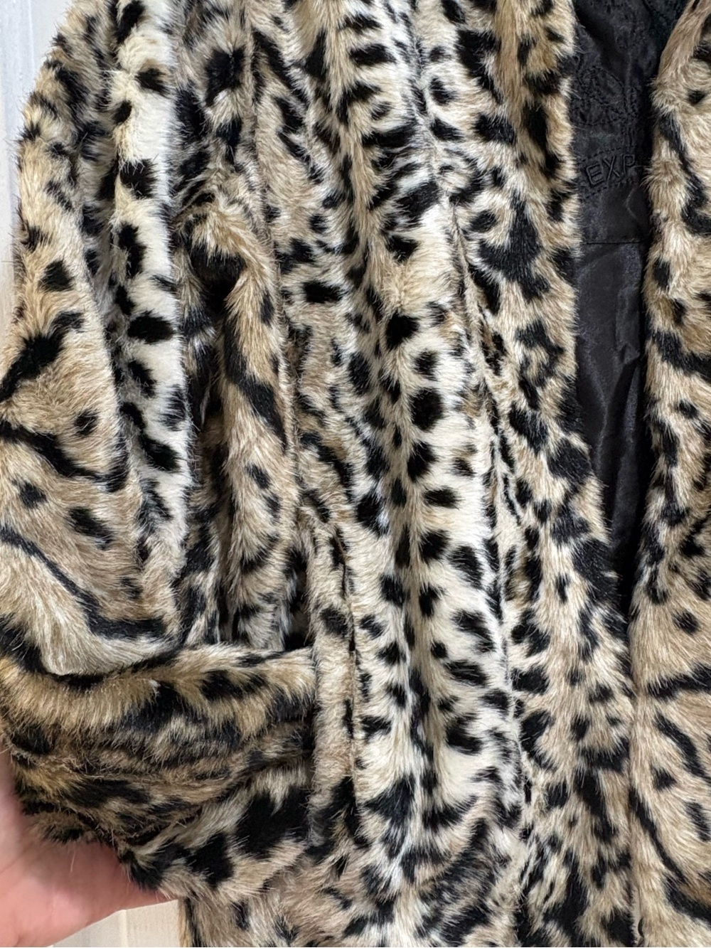 Express Leopard-Print Faux Fur Short Jacket in Cream and Black - Picture 4 of 7